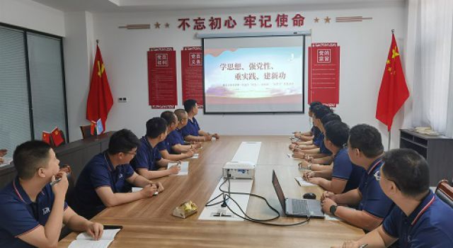 “學思想、強黨性、重實踐、建新功”--董梁高速第一總監(jiān)辦“慶五一、迎五四”“大學習”主題活動